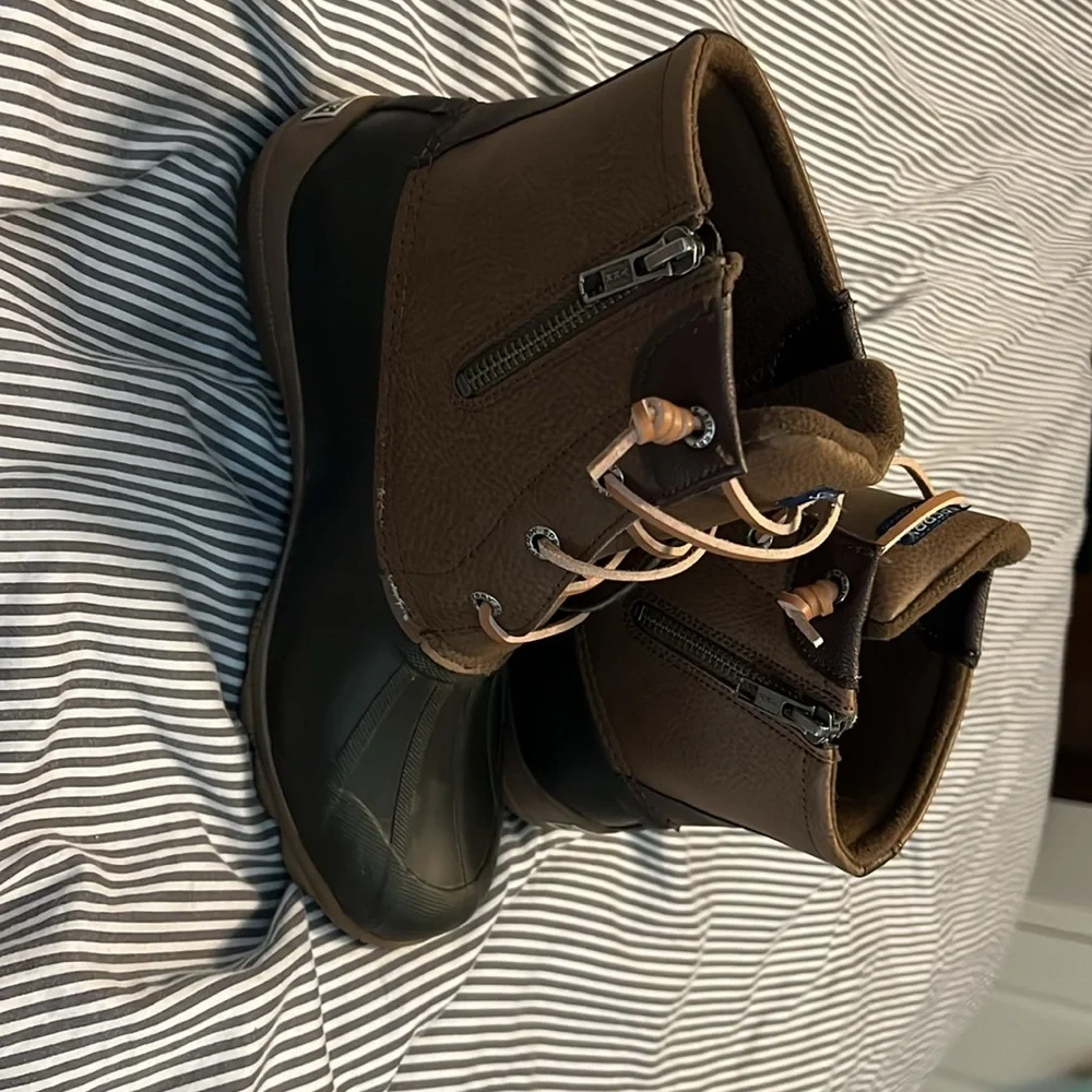 Sperry duck boots. Women’s size 8 - Picture 5 of 10